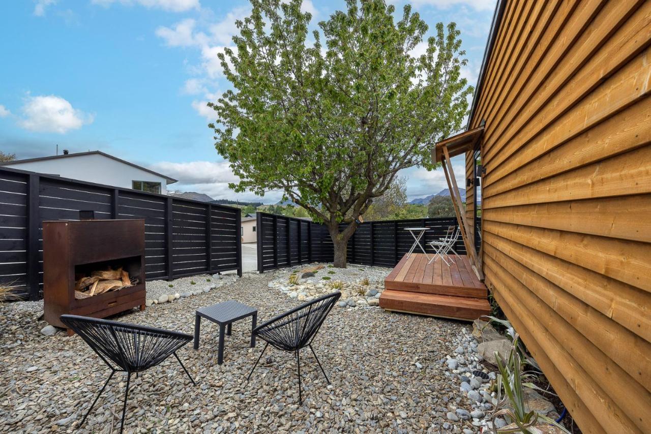 Апартаменти Tiny House With Mountain Views, Indoor And Outdoor Fire, Private Courtyard Garden Ванака Екстер'єр фото