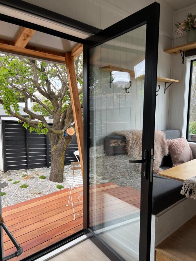 Апартаменти Tiny House With Mountain Views, Indoor And Outdoor Fire, Private Courtyard Garden Ванака Екстер'єр фото